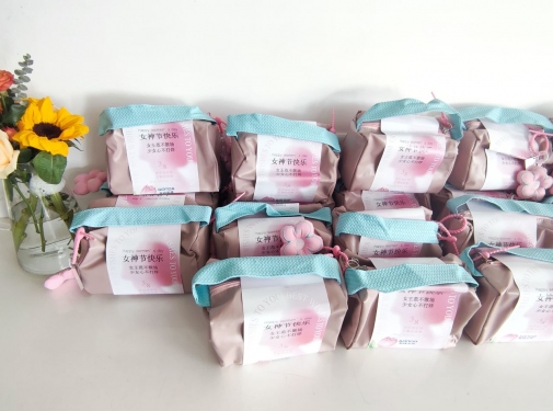 公司为女神节准备礼品